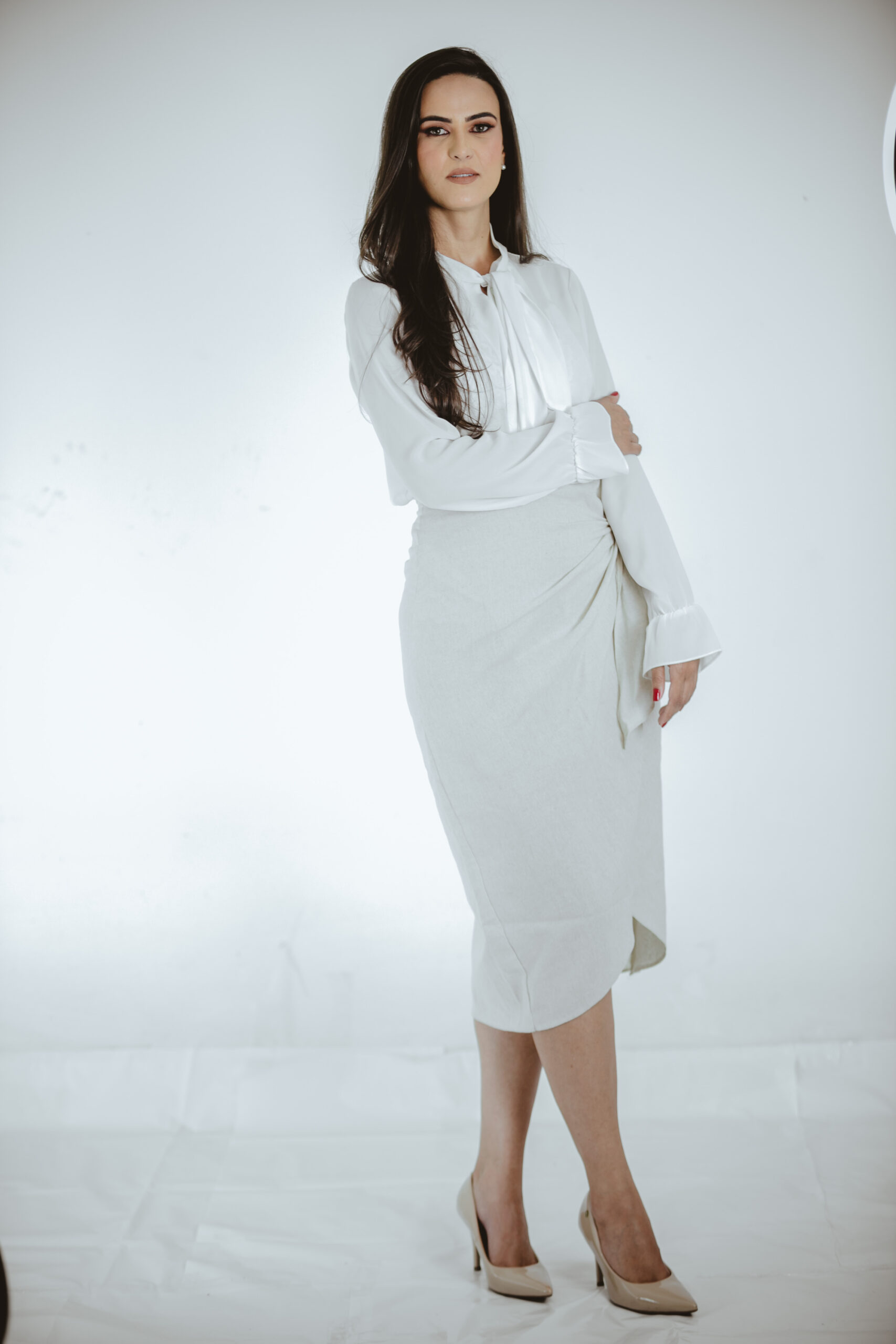Nayara Gomes com roupa branca